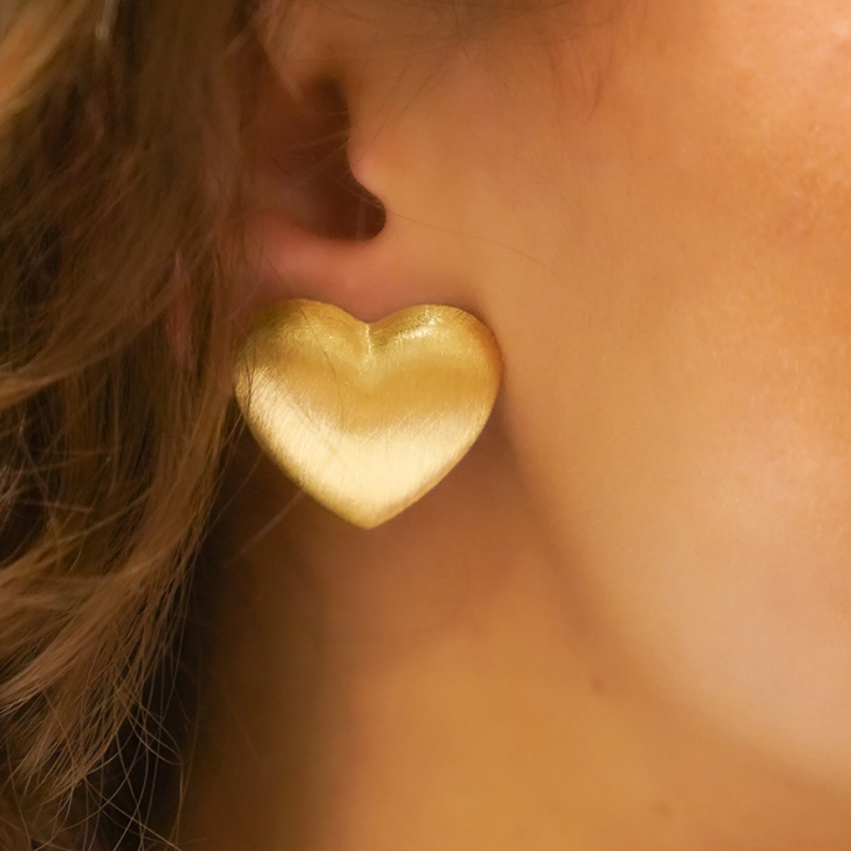 Stud Earrings Brushed Heart - Ohrringe - 18k vergoldet