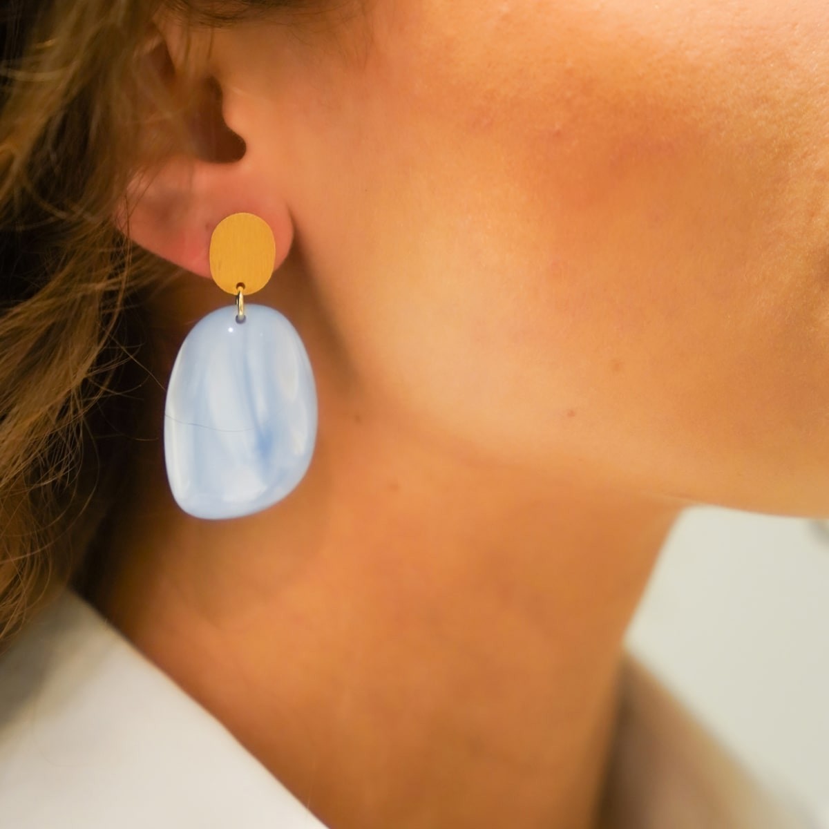 Azure Earrings Little Sara Asymmetrical Oval S - Ohrhänger - 18k vergoldet