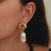 Vorschau: Lava Baroque Pearl Earrings - Ohrhänger - 24k vergoldet